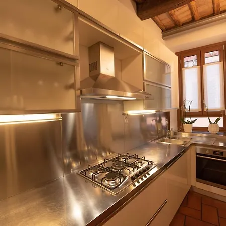 Anna Trevi - Luxury In Apartamento